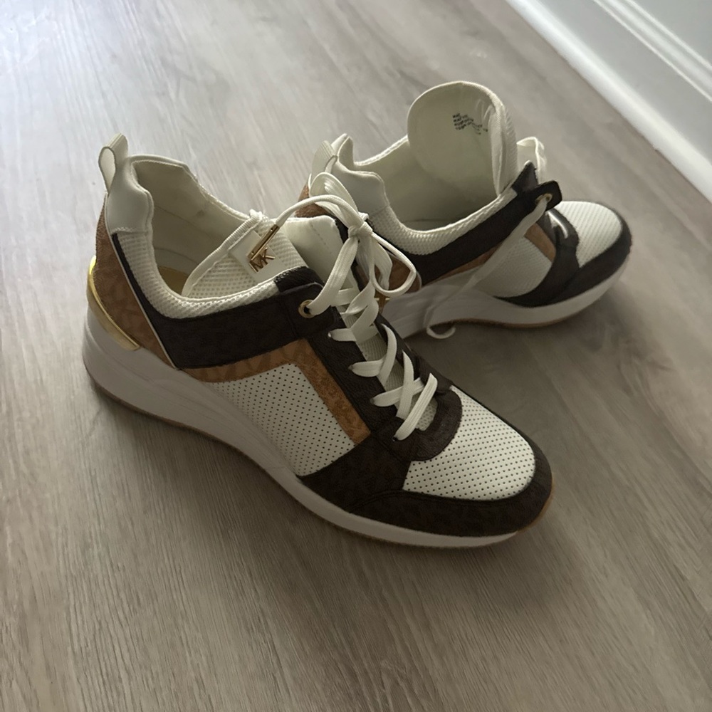 White and Brown Casual Sneakers with Sporty Design MK Micheal Kors